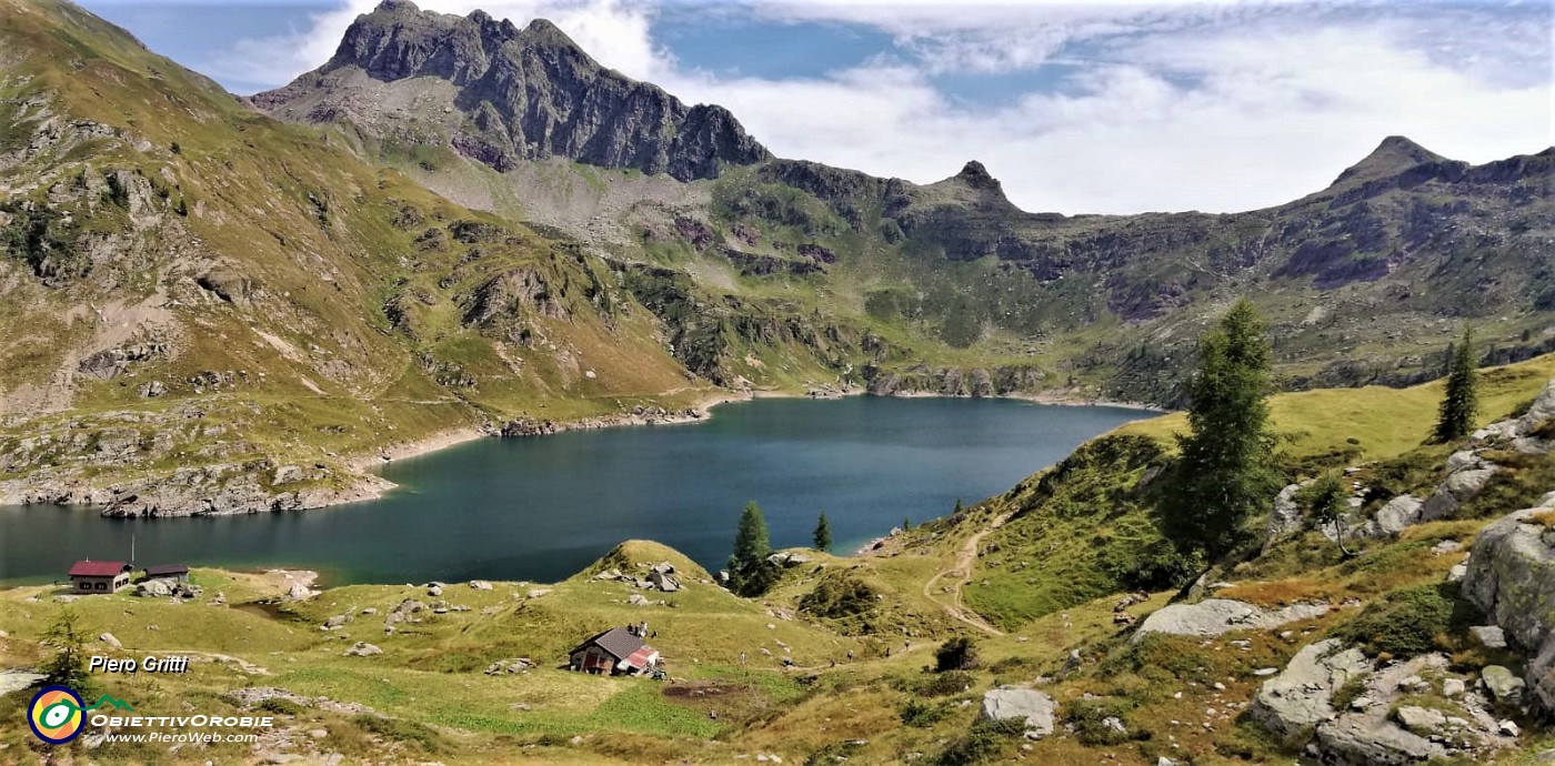 53 Vista sulla baita da cui si sale per il Laghetto della Paura.jpg